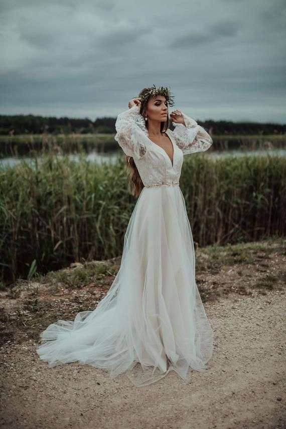 flowy boho wedding dress ideas earthy wedding ideas