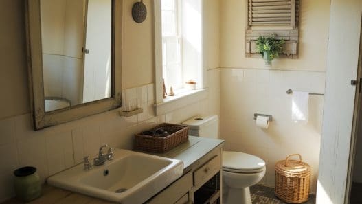 Farmhouse Bathroom DIY