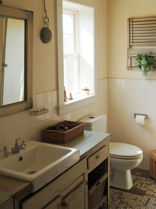Farmhouse Bathroom DIY