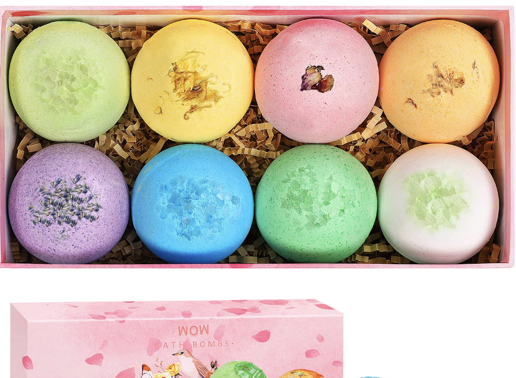 Small Christmas Gifts for Coworkers bath bomb gift set