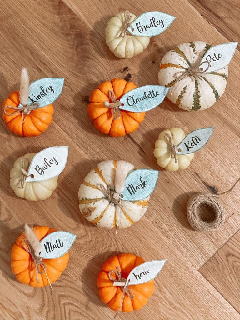 pumpkin place settings for simple thanksgiving tablescape ideas