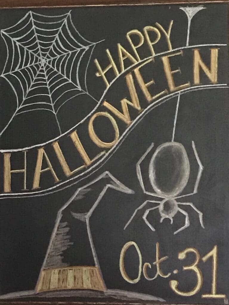 Last Minute Inside Halloween Decor of a Halloween chalkboard that says "happy halloween"