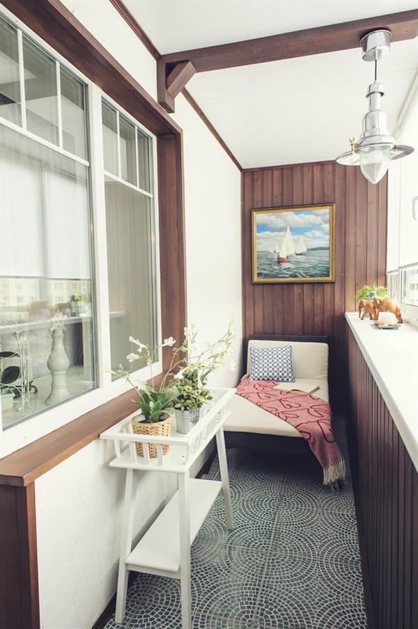 console table on narrow porch walkway