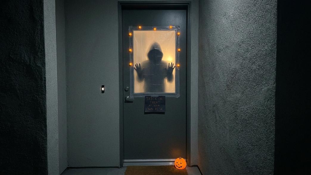 apartment door halloween decor ideas