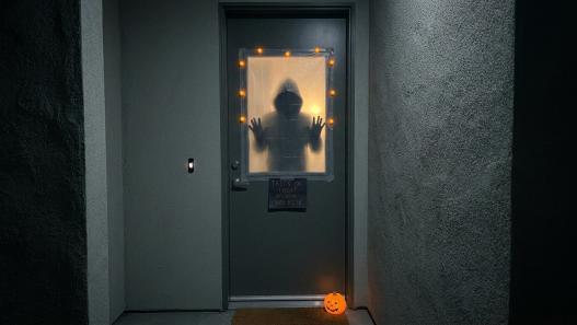 apartment door halloween decor ideas