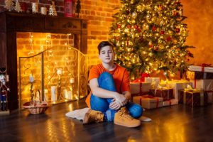 DIY Christmas Photoshoot Ideas You Can Do at Home