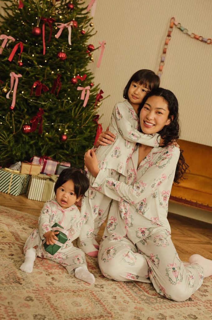 matching pajamas christmas mini shoot