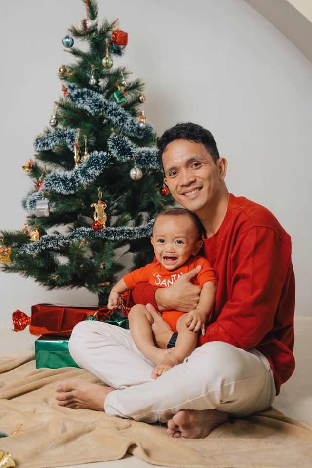 christmas photoshoot next to small tree